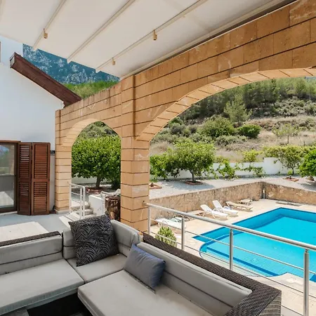 Villa Lapta Poolside